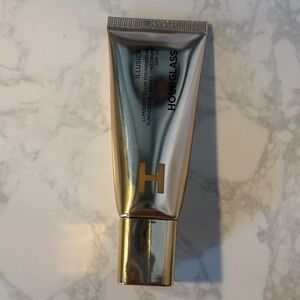 Hourglass Luminous Illusion Foundation - shade 19.5